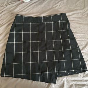 Forever 21 Plaid black and white skirt